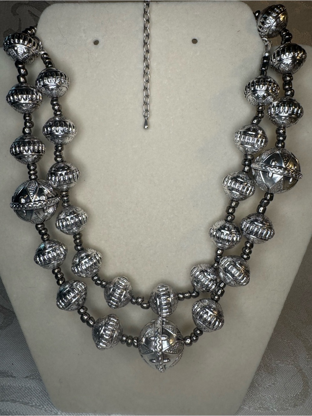 NWOT Premier Designs Silver Tone Beaded Ball Statement Necklace